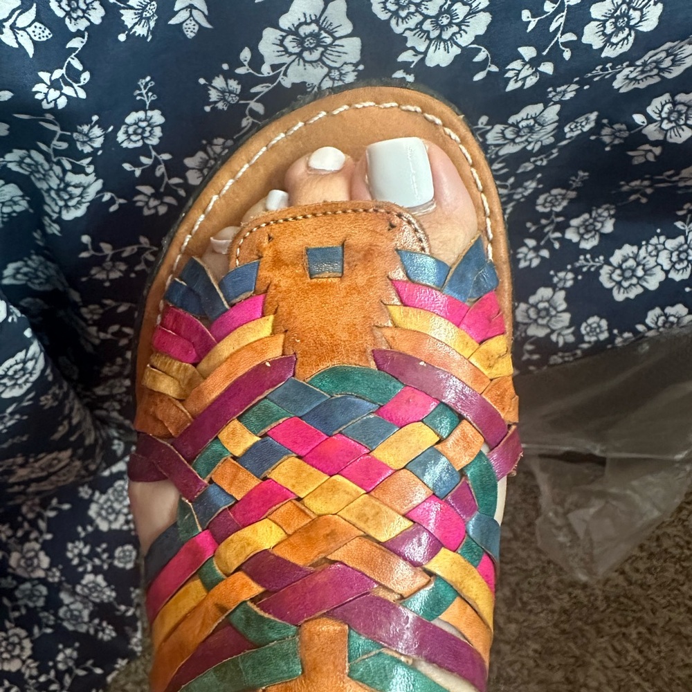 Mexican Huaraches / Sandals. Size 4 kids or 6 women’s - Picture 2 of 4